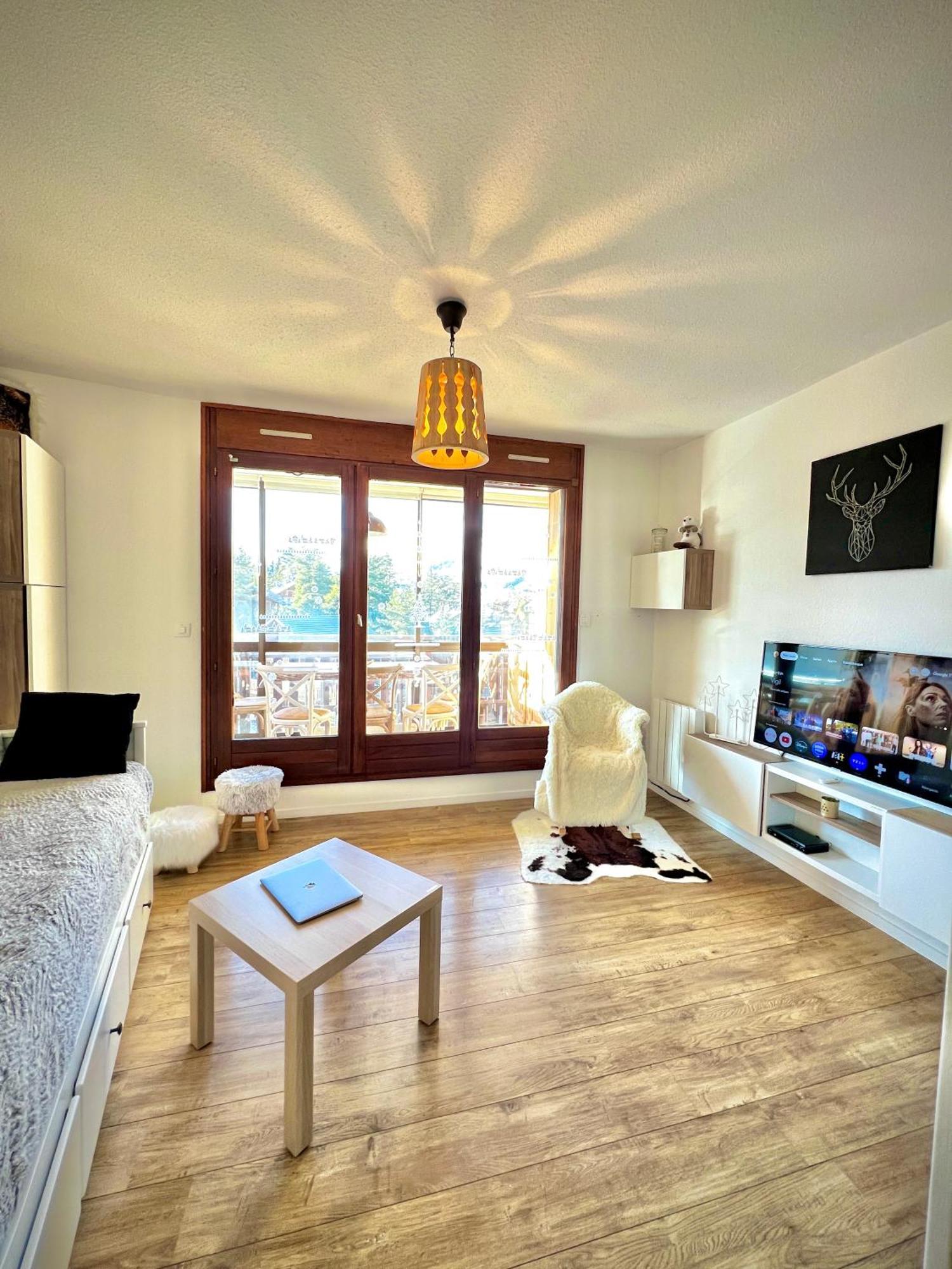 Apartment La Joue Du Loup, Aux Pieds Des Pistes Et Vue Sur Montagnes La Joue du Loup